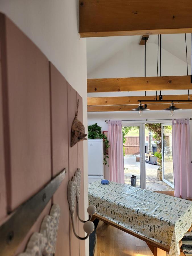 Oak Cottage With Private Log Fired Hot Tub Мейдстон Экстерьер фото